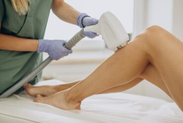 آیا لیزر موهای زائد باعث ناباروری میشود؟ بررسی همه‌ جانبه این روش