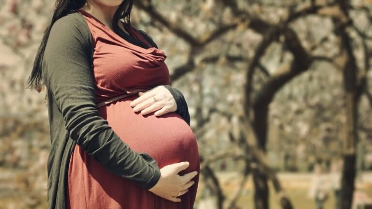 راهنمای سلامت روان و جسم زنان باردار در شرایط بحرانی: توصیه‌ های علمی و کاربردی