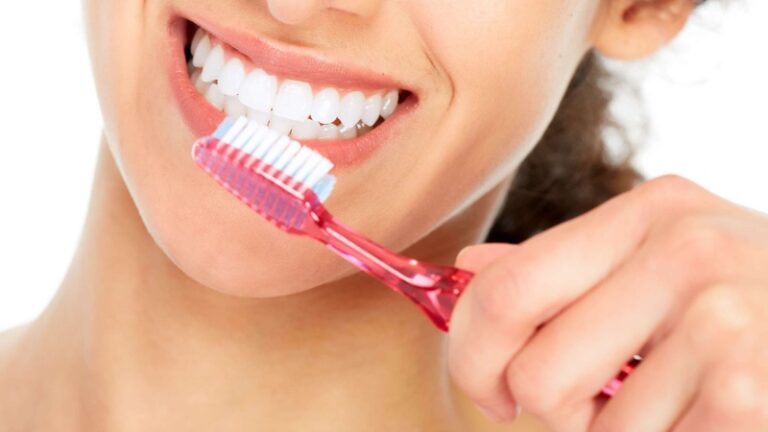 بهترین زمان و روش مسواک زدن صبحگاهی برای حفظ سلامت دندان‌ ها