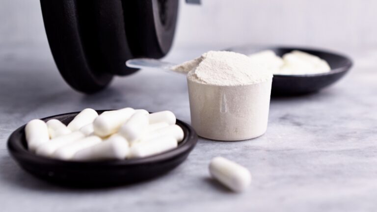 ارتباط مکمل کراتین و ریزش مو: بررسی علمی و نکات ایمنی مصرف