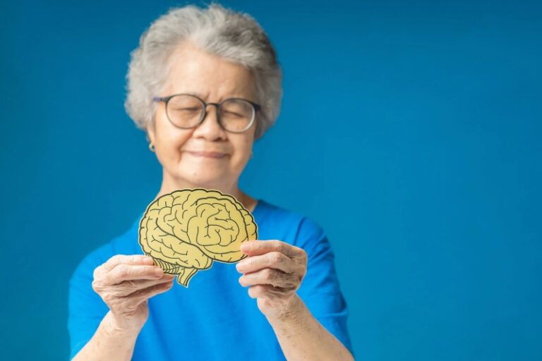 نقش اسیدهای چرب امگا در کاهش خطر آلزایمر در زنان: یافته‌ های جدید علمی