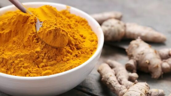 از بین بردن موهای زائد با زردچوبه؛ آیا این روش واقعا موثر است؟