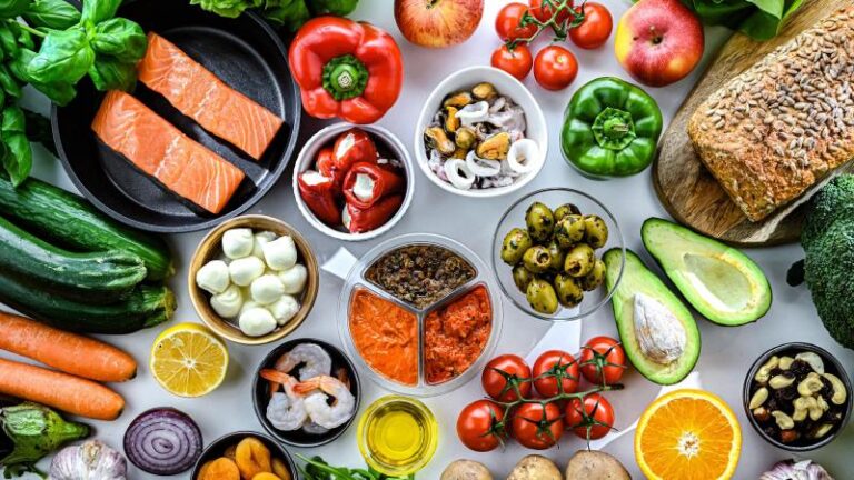 رژیم مدیترانه ای و آکنه بزرگسالان؛ آیا تغذیه سالم به کاهش جوش صورت کمک می کند؟